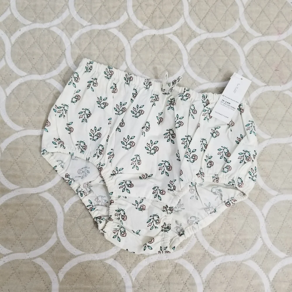🔴 Nwt newborn to 24m diaper covers and a hat (B26)